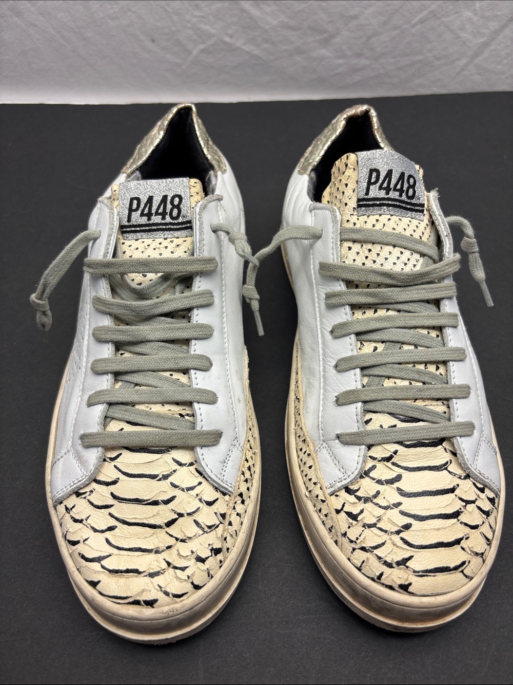 P448 Men's White, Cream & Gold Low-Top Sneakers, SZ 41 EU, box 57